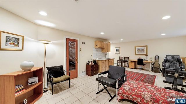 339 Tremont Avenue, Fort Lee, NJ 07024
