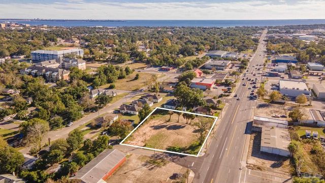 910 N Pace Blvd, Pensacola, FL 32505