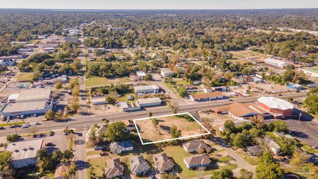 910 N Pace Blvd, Pensacola, FL 32505