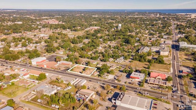 910 N Pace Blvd, Pensacola, FL 32505