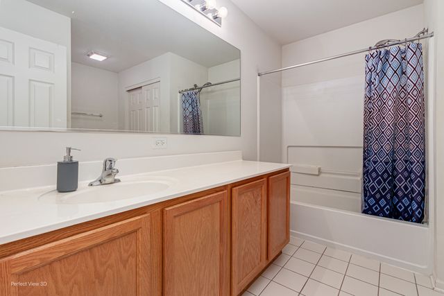 2420 Vivaldi Street, Woodstock, IL 60098