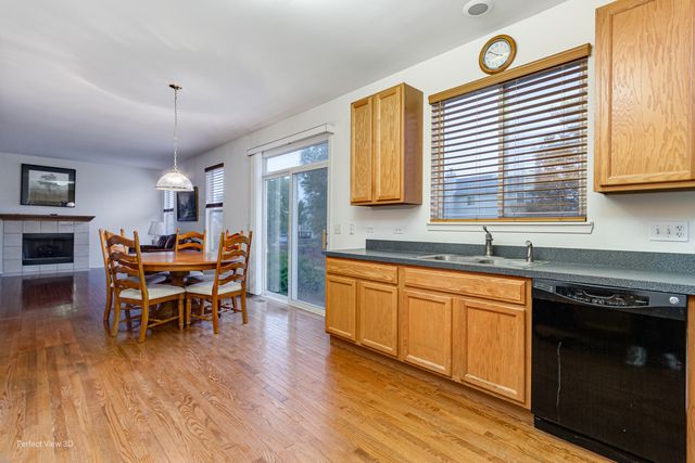 2420 Vivaldi Street, Woodstock, IL 60098