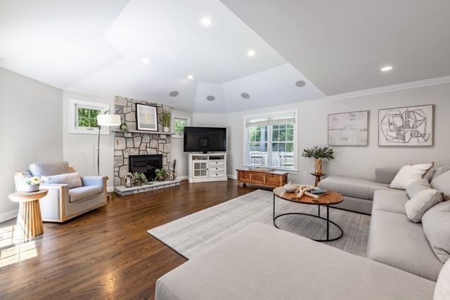 15 Hawthorn Avenue, Needham, MA 02492