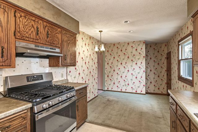 1677 Burns Avenue, Saint Paul, MN 55106