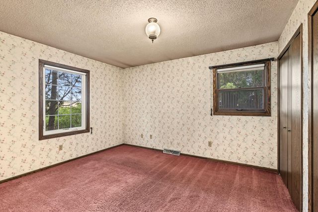 1677 Burns Avenue, Saint Paul, MN 55106
