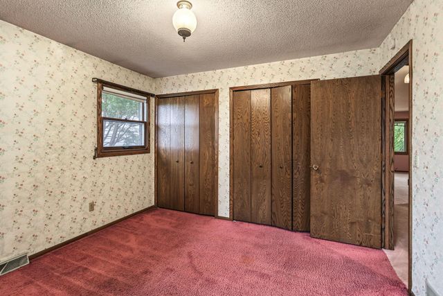 1677 Burns Avenue, Saint Paul, MN 55106
