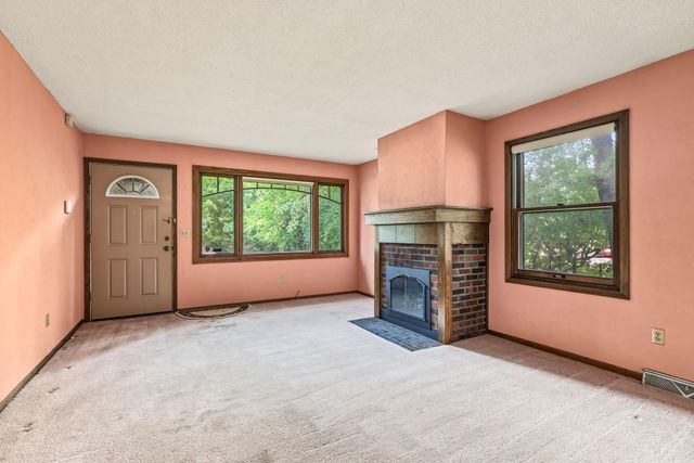 1677 Burns Avenue, Saint Paul, MN 55106