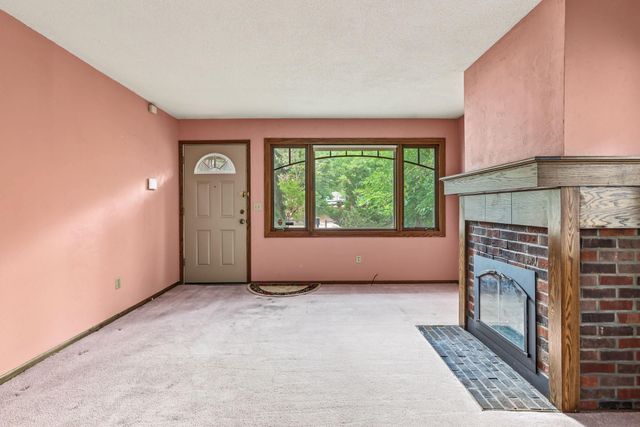 1677 Burns Avenue, Saint Paul, MN 55106