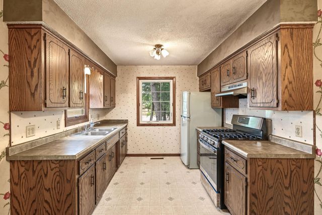 1677 Burns Avenue, Saint Paul, MN 55106
