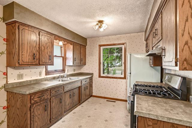 1677 Burns Avenue, Saint Paul, MN 55106