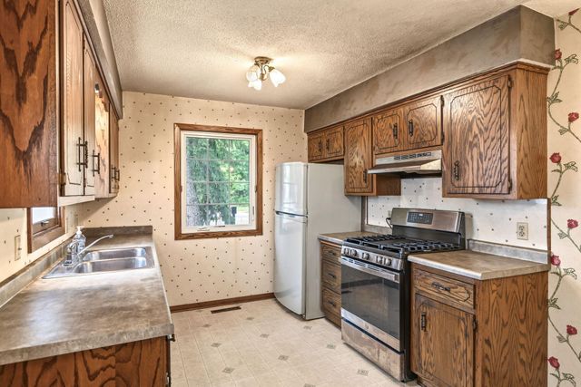 1677 Burns Avenue, Saint Paul, MN 55106