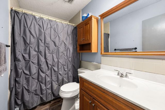 100 Crestview Street, Columbus, TX 78934