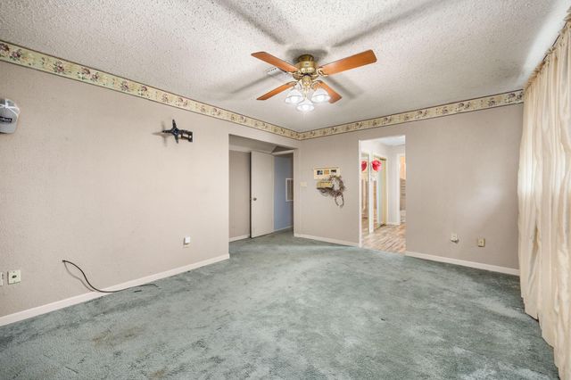 100 Crestview Street, Columbus, TX 78934