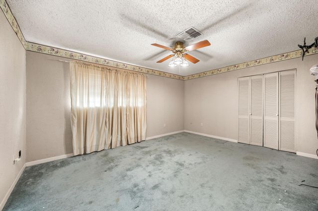 100 Crestview Street, Columbus, TX 78934