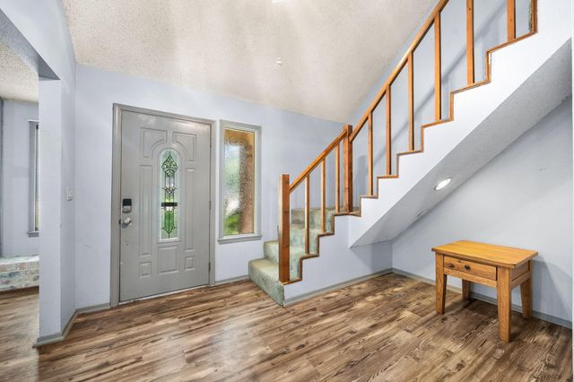 100 Crestview Street, Columbus, TX 78934