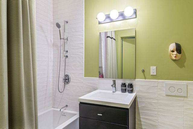 51 Lafayette 403, Salem, MA 01970