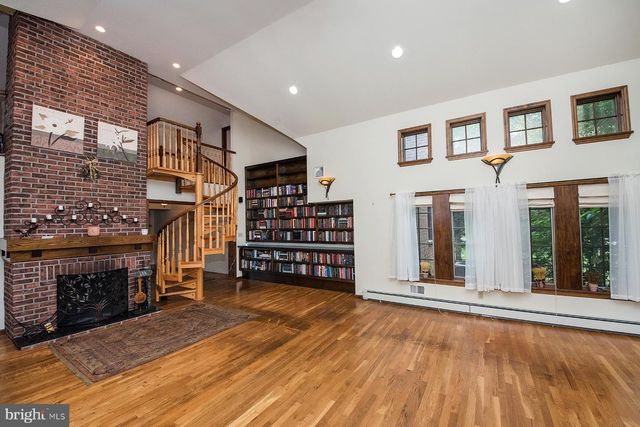 136 ELLISDALE RD, Allentown, NJ 08501