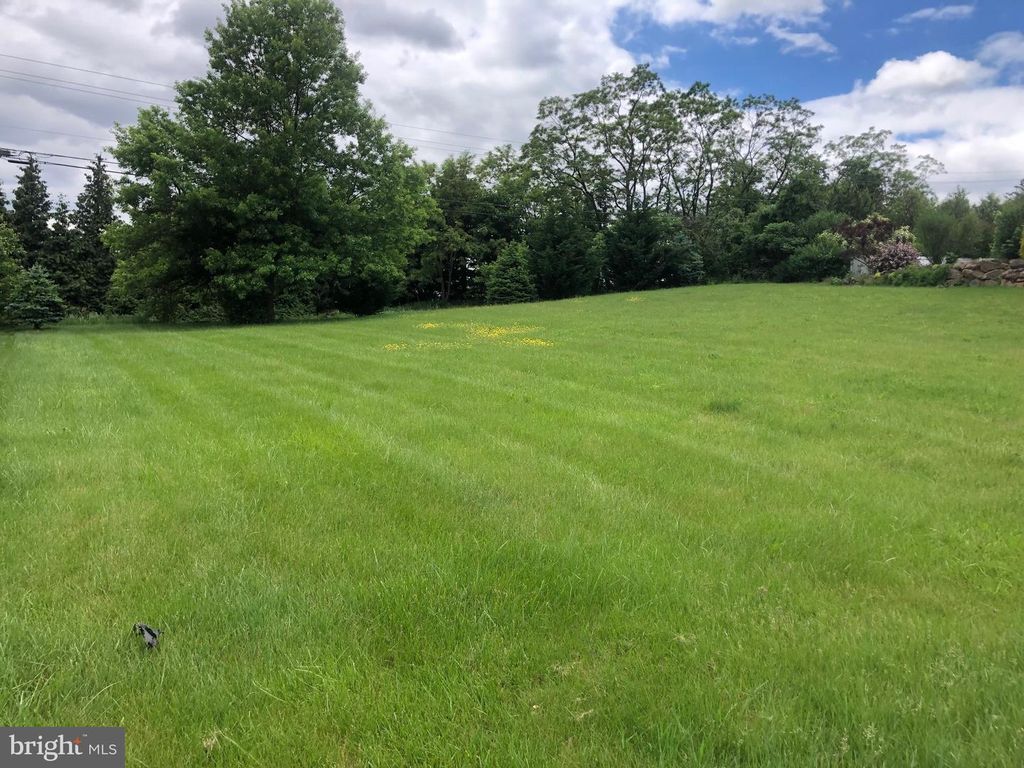 2741 PRIMROSE LN N, York, PA 17404