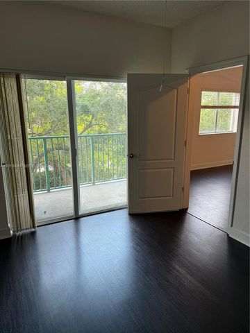 6001 SW 70th St 339, South Miami, FL 33143