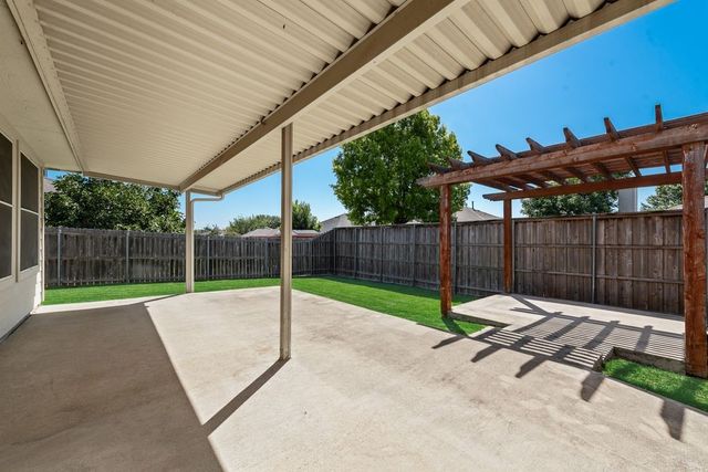 2704 Crooked Creek, Mesquite, TX 75181
