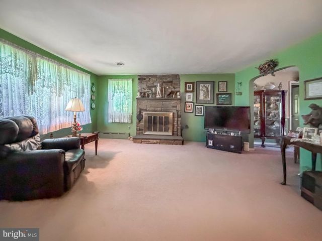 74 MEADOW LN, Richboro, PA 18954