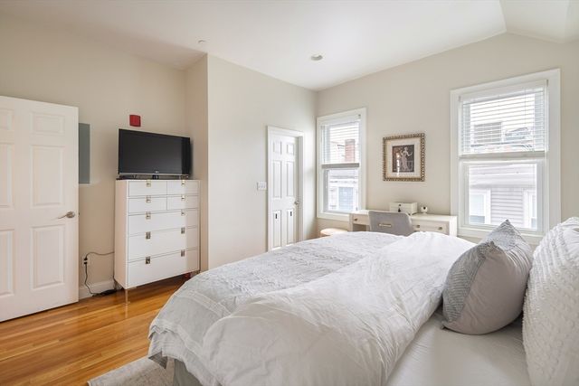 87 Bartlett St 2, Boston, MA 02129