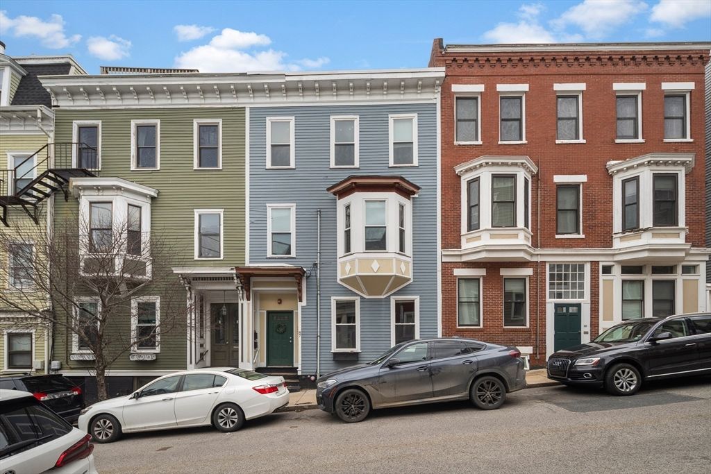 87 Bartlett St 2, Boston, MA 02129