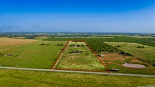 2387 Fm 537, Floresville, TX 78114