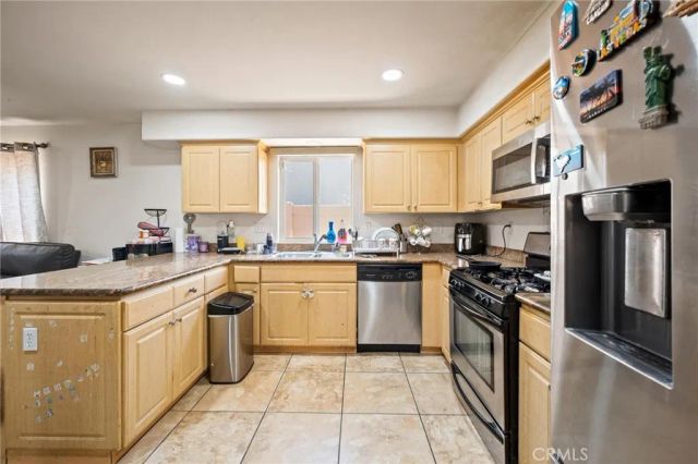 14661 oak road, Sylmar, CA 91342