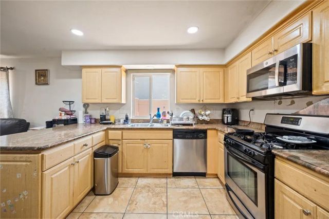 14661 oak road, Sylmar, CA 91342