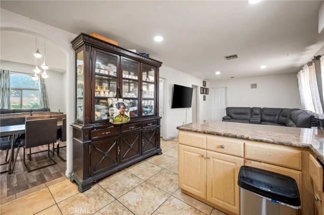 14661 oak road, Sylmar, CA 91342