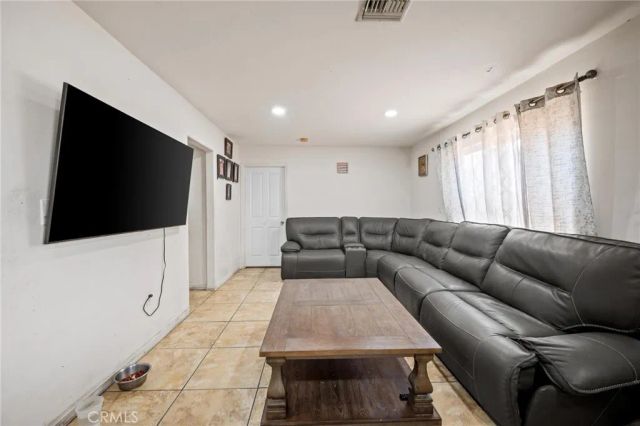 14661 oak road, Sylmar, CA 91342