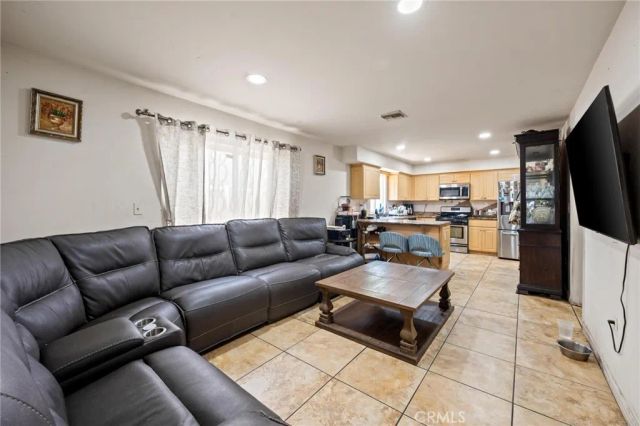 14661 oak road, Sylmar, CA 91342