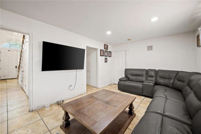 14661 oak road, Sylmar, CA 91342