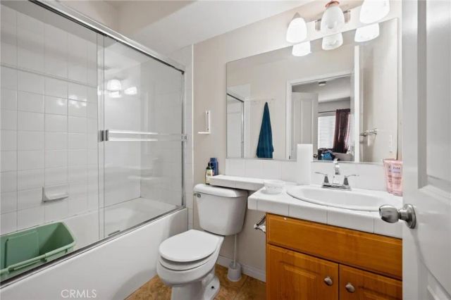 14661 oak road, Sylmar, CA 91342