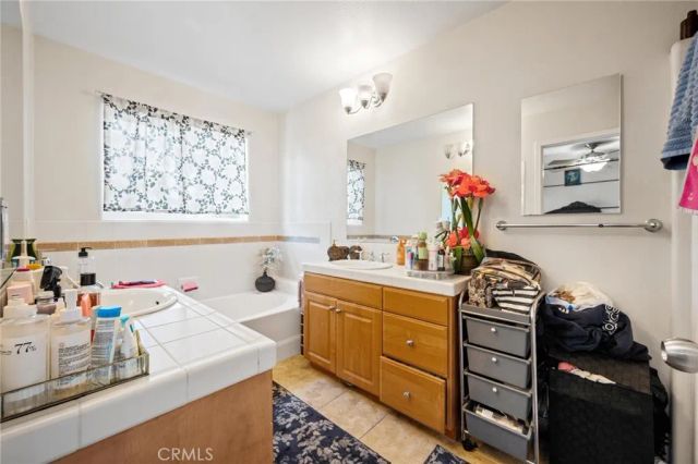 14661 oak road, Sylmar, CA 91342