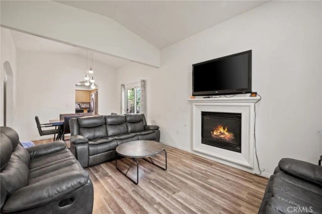 14661 oak road, Sylmar, CA 91342