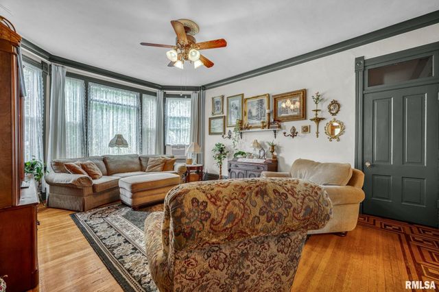901 WASHINGTON Street, Pekin, IL 61554