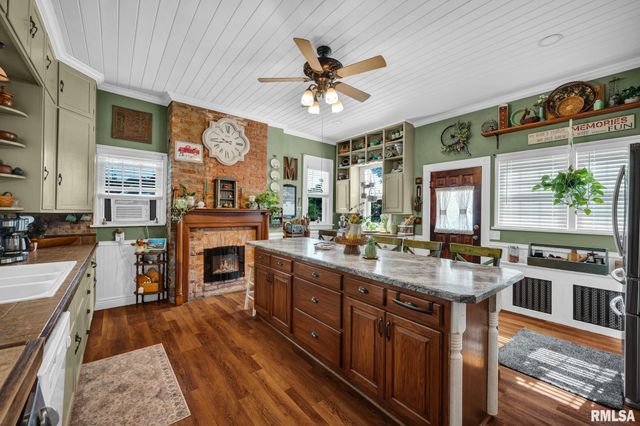 901 WASHINGTON Street, Pekin, IL 61554