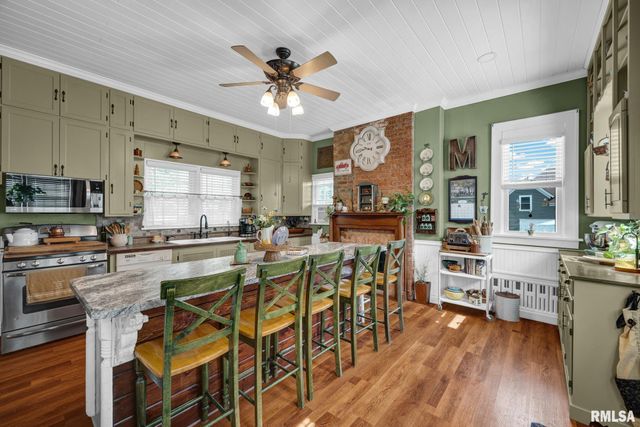 901 WASHINGTON Street, Pekin, IL 61554