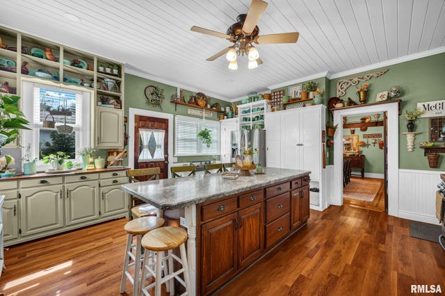 901 WASHINGTON Street, Pekin, IL 61554