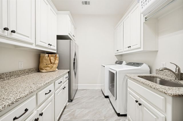 2812 Damsel Madison Lane, Lewisville, TX 75056