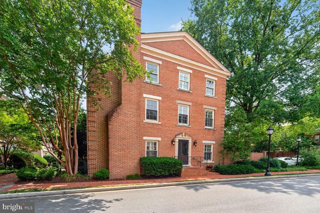 4383 WESTOVER PL NW, Washington, DC 20016