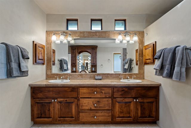 37 Old Road South, Lamy, NM 87540
