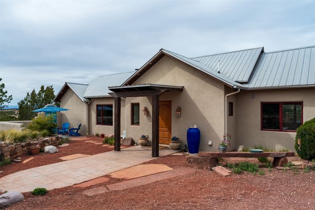 37 Old Road South, Lamy, NM 87540