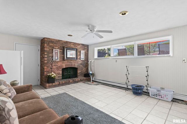 729 KENTON Boulevard, Taylorville, IL 62568