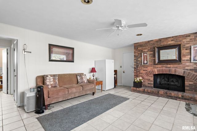 729 KENTON Boulevard, Taylorville, IL 62568