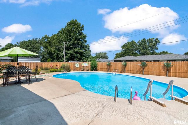 729 KENTON Boulevard, Taylorville, IL 62568