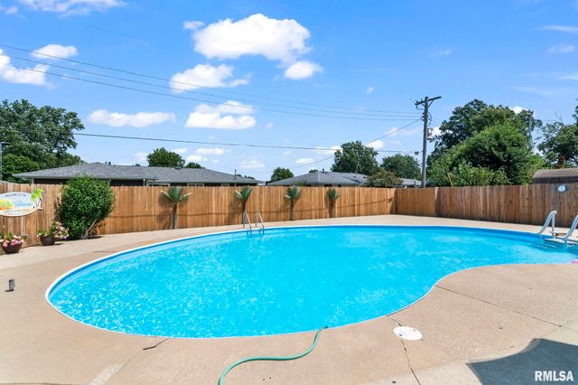 729 KENTON Boulevard, Taylorville, IL 62568