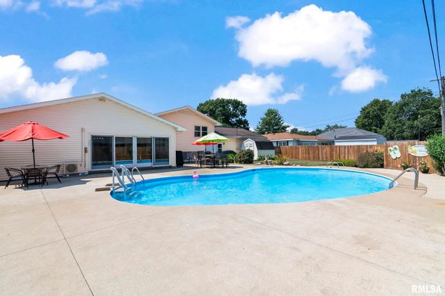 729 KENTON Boulevard, Taylorville, IL 62568